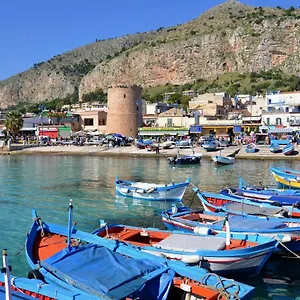 clios-house-mondello.sicilyhotelsitaly.net/